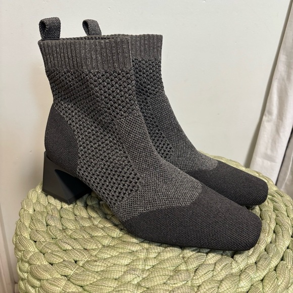 VIVAIA Melissa Lace Gray Square-Toe Perforated Knit Pull On Heeled Ankle Boots - Picture 8 of 16